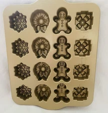 Nordic Ware Holiday Teacakes Christmas Pan 3 C Heavy Cast Aluminum Gold