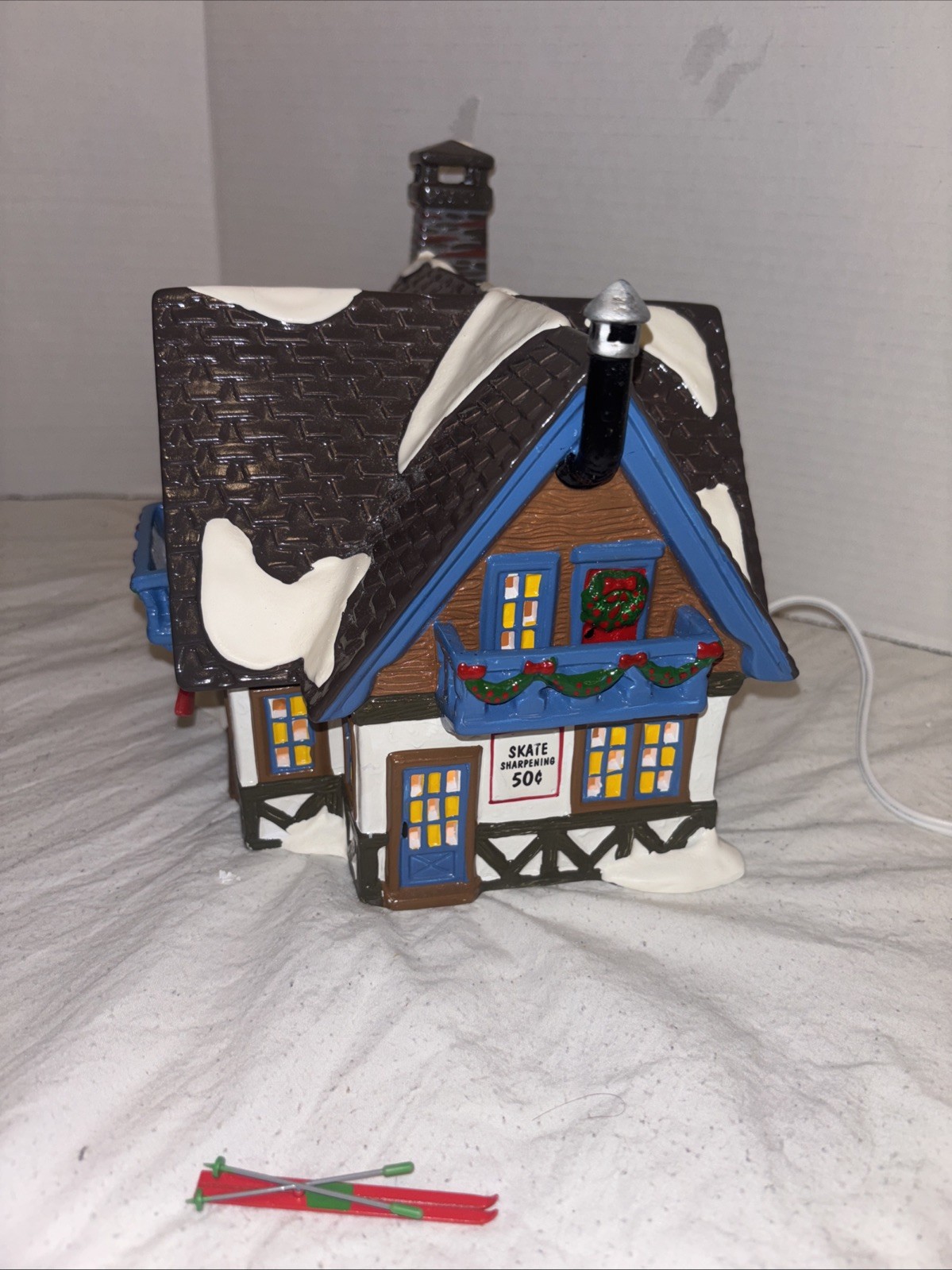 Department 56 Lot Snow Village Skate and Ski Shop 5467-4 Skaters & Skiers 54755