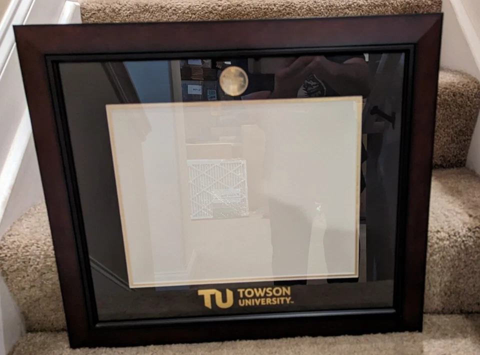 NUEVO Marco Townson University Diploma; Marco Cereza Negro con Alfombrillas Doradas y Negras Foto 3 de 4