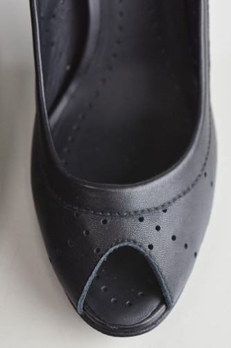 NEW Chanel Mary Jane Perforated Leather Pumps Black Peep Toe CC Logo Shoes 39.5 - Picture 3 of 10