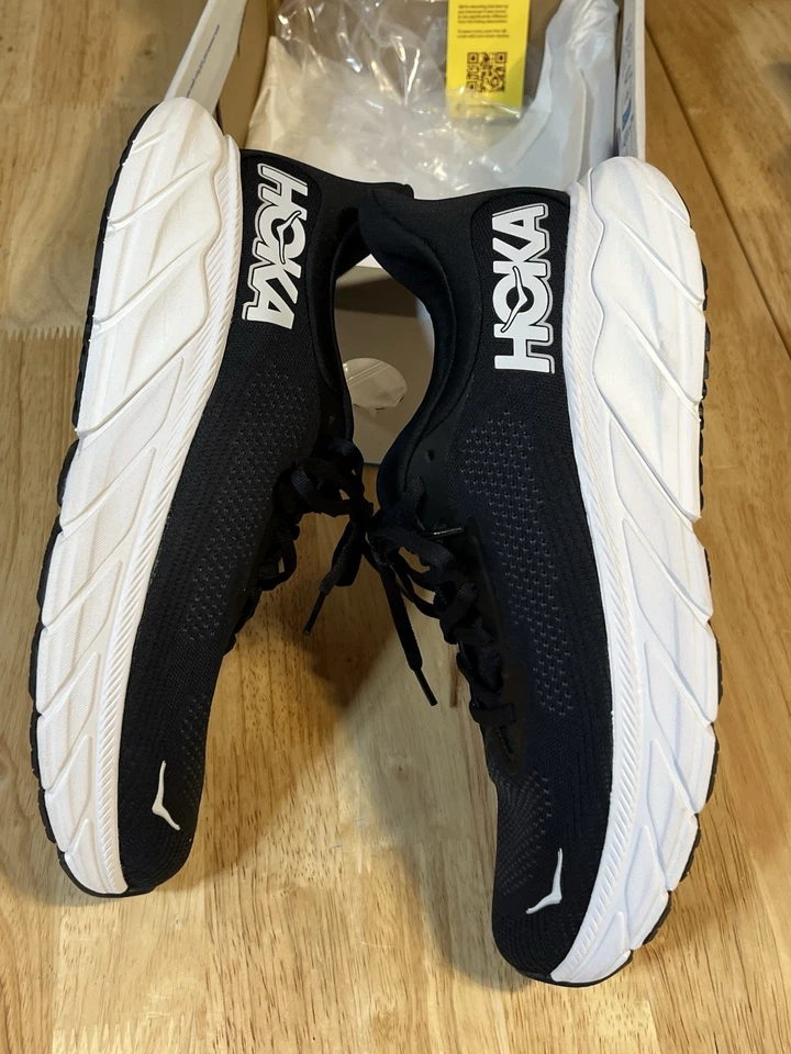 🔥🔥 Zapatos para correr Hoka One One Arahi 7 para hombre talla 10D negros/blancos; excelente estado Foto 3 de 4