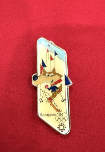 *VINTAGE* 1984 Sarajevo Winter Olympics Pin - Vucko Wolf Mascot DOWNHILL SKIING