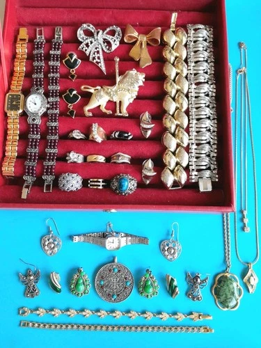 Grandma's Many Vintage Costume Jewelry Lot 1Lb Rings Joan Rivers Brooch Napier