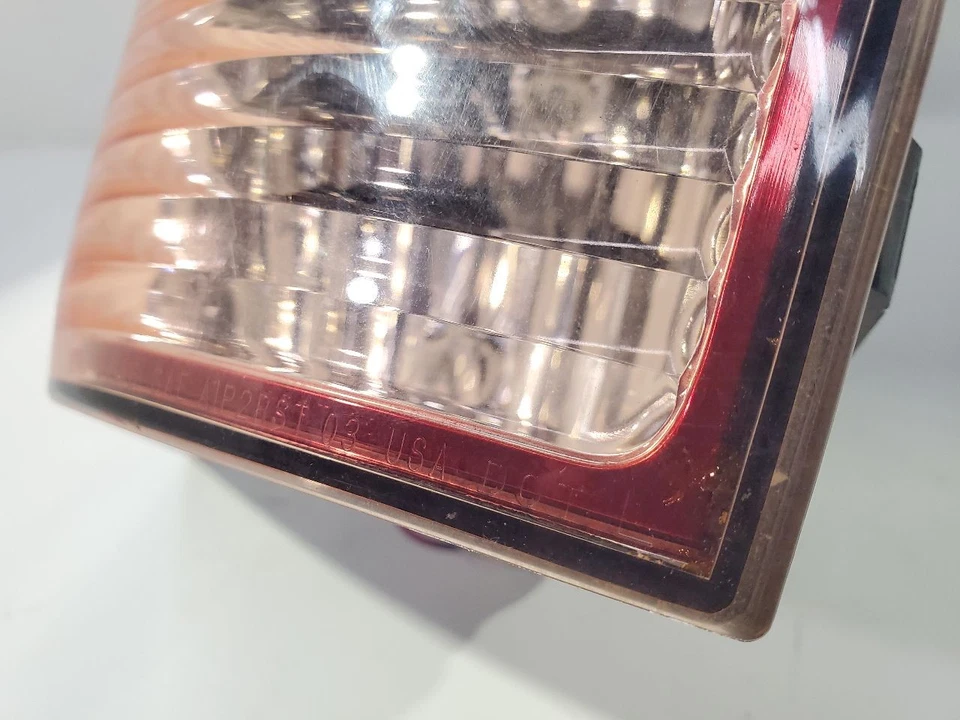 Conjunto de luz trasera izquierda usada se adapta a: Toyota Tacoma 2008 sin LED izquierda grado A Foto 3 de 4