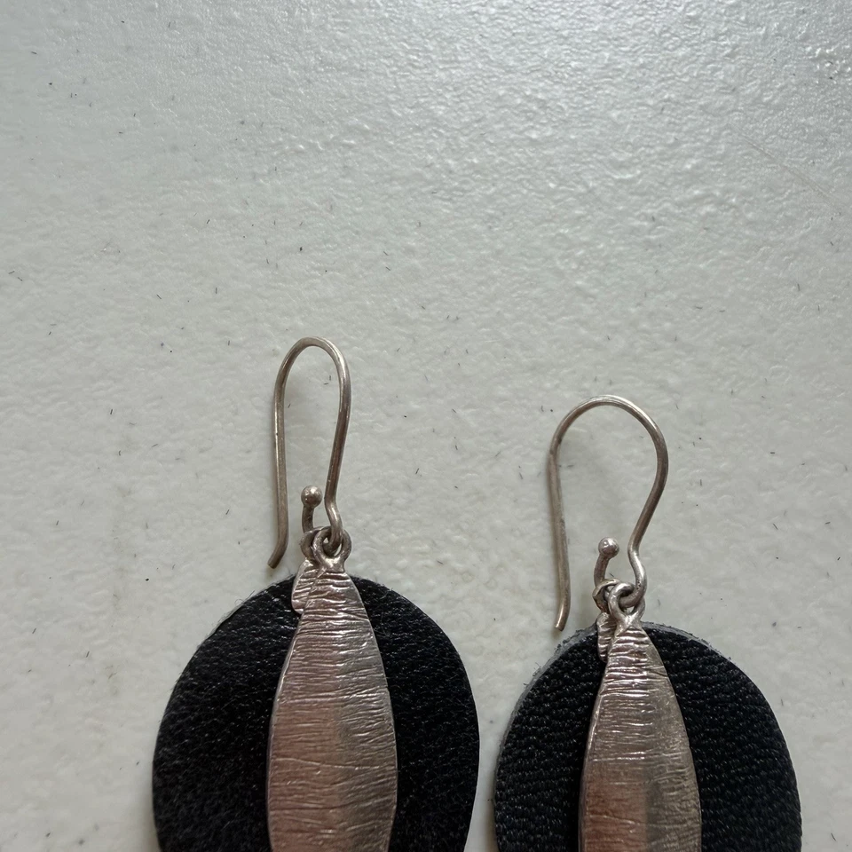 Silpada 925 Sterling Silver Israel Black Leather Leaf Dangle Hook Earrings - Image 2 of 4