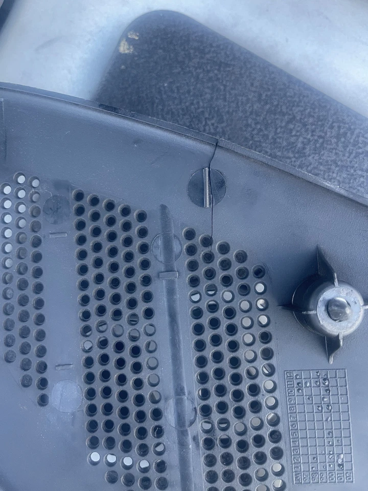 Audi  s4 b5 engine cover   - Image 4 of 4