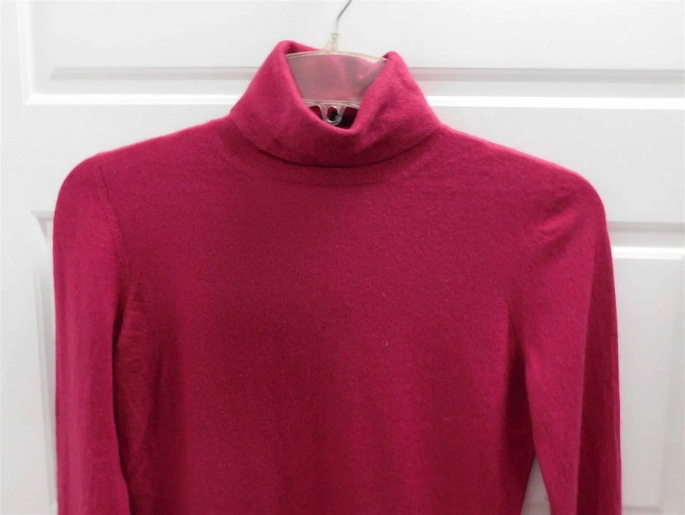 Gucci Italy Raspberry 100% Cashmere Turtleneck Pullover Sweater sz Med - Image 3 of 4