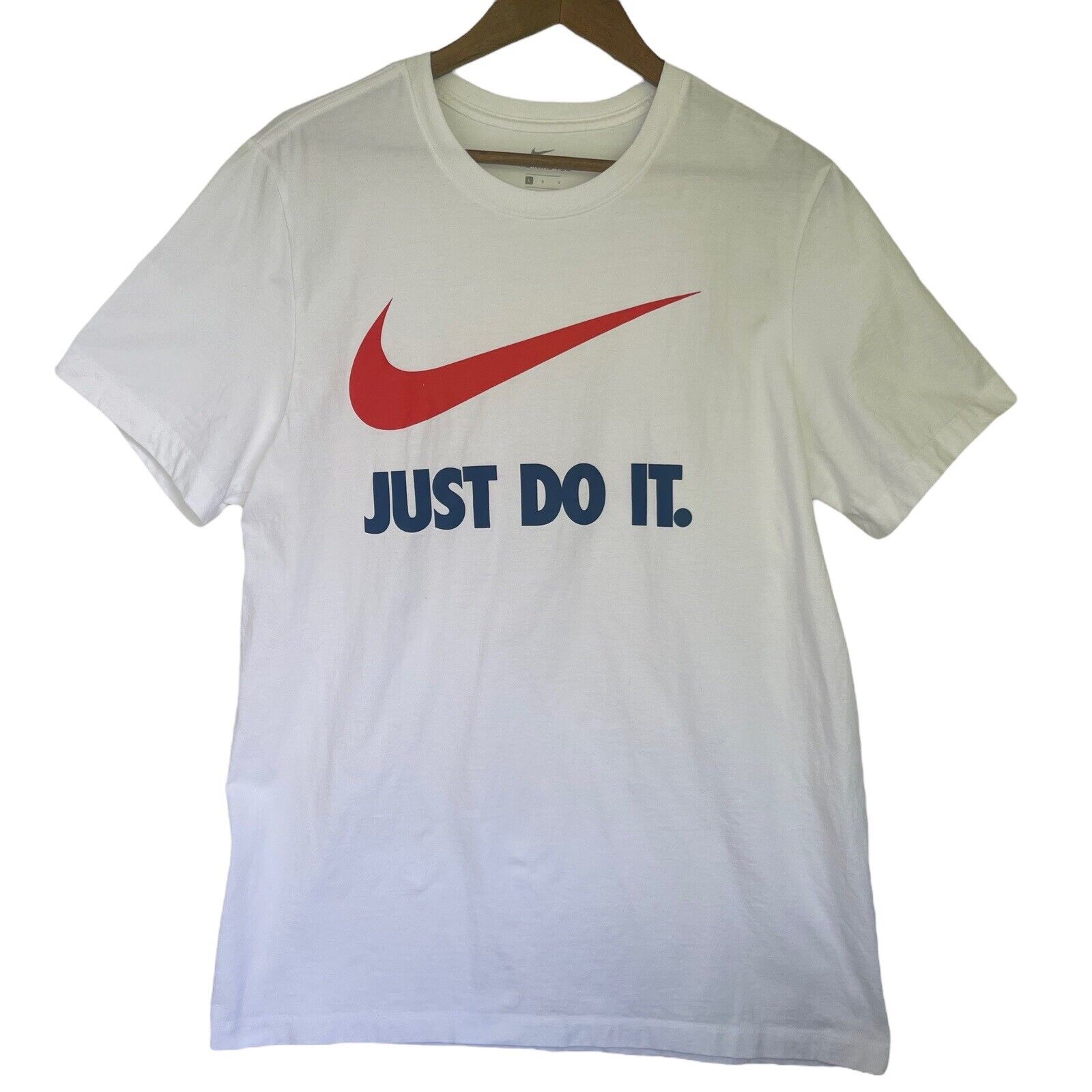 Nike T-Shirt Mens size L Large White Tee Red Swoosh Blue Just Do It Short  Sleeve