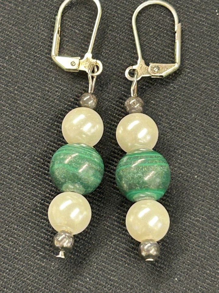 Juego de collar y pendientes de perlas de imitación de malaquita y cuentas concha Foto 2 de 4