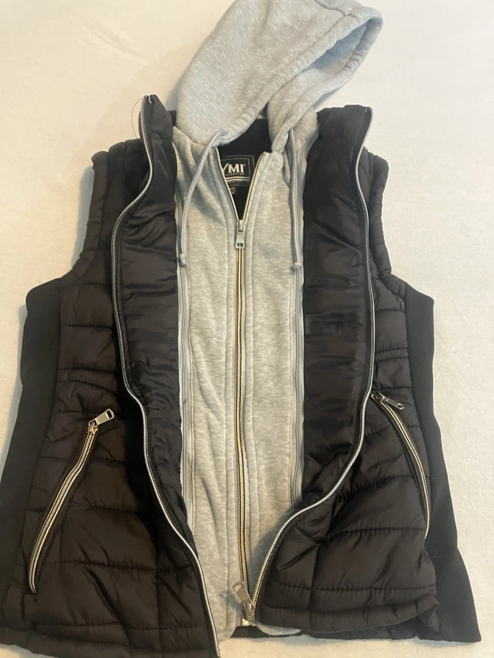 New Without Tags YMI Women's Puffer Vest Black Gray Size Medium Full Zip Pocket - Image 3 of 4