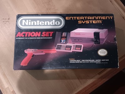 Nintendo NES Action Set Console Bundle Zapper Controllers Games Manuals Box