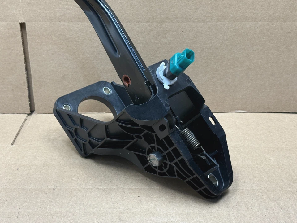 Педаль стопора тормоза 2018-2023 Kia Stinger PO42 от оригинального производителя - Изображение 3 из 4