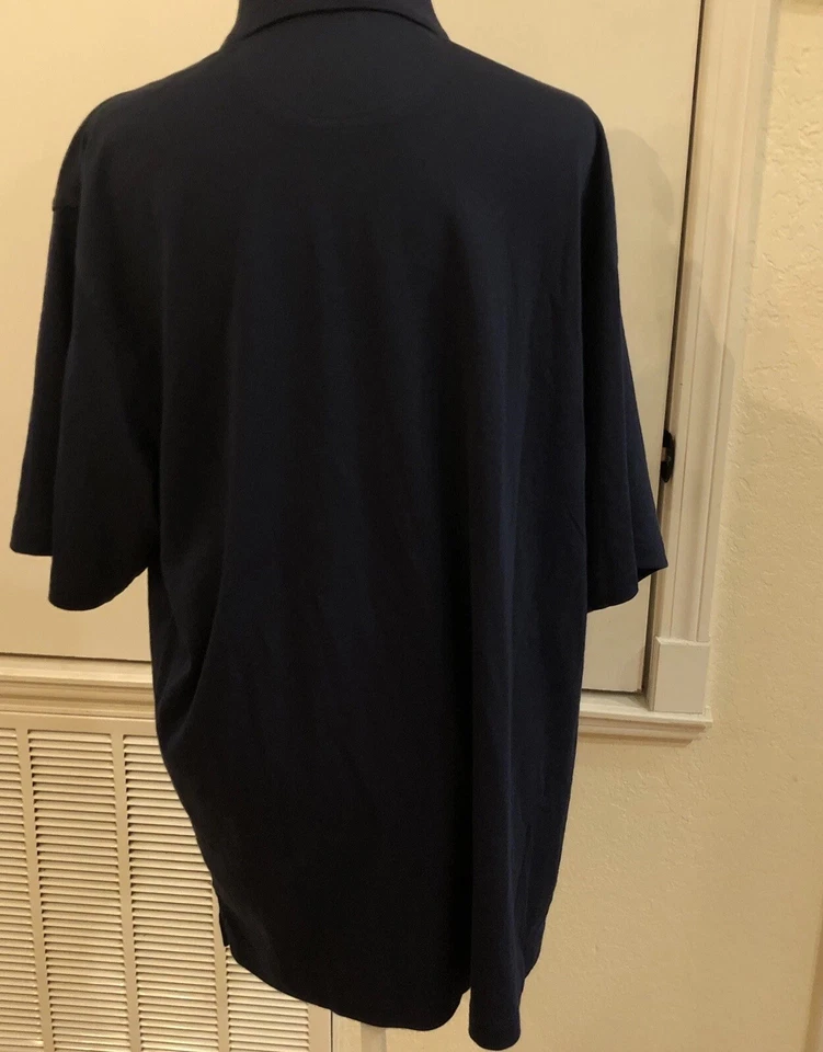 Nuevo con etiquetas Polo de golf Greg Norman azul marino para hombre Play Dry Pima-Tech talla mediana tiburón Foto 3 de 4