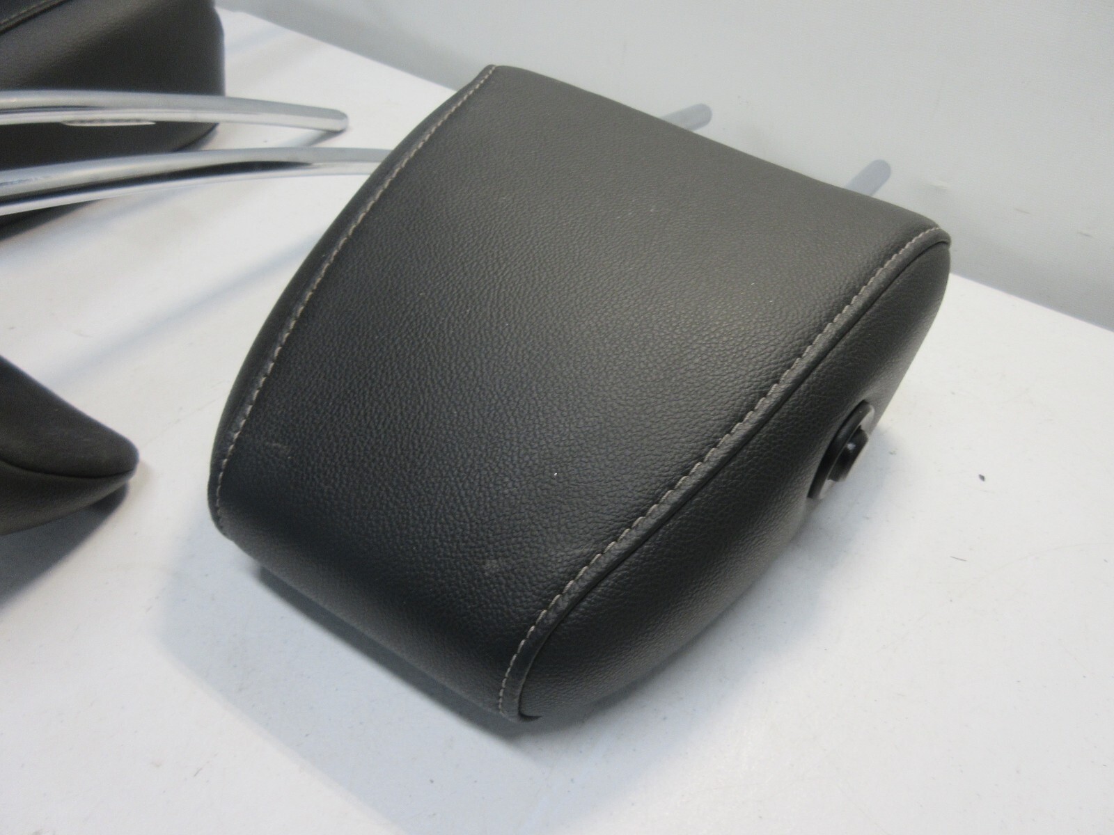 20132016 FORD ESCAPE OEM REAR HEAD RESTS HEADRESTS SET 3 BLACK LEATHER