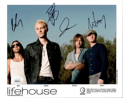 LIFEHOUSE HAND SIGNED 8x10 COLOR GROUP PHOTO     JASON WADE     ALL SIGNED   JSA