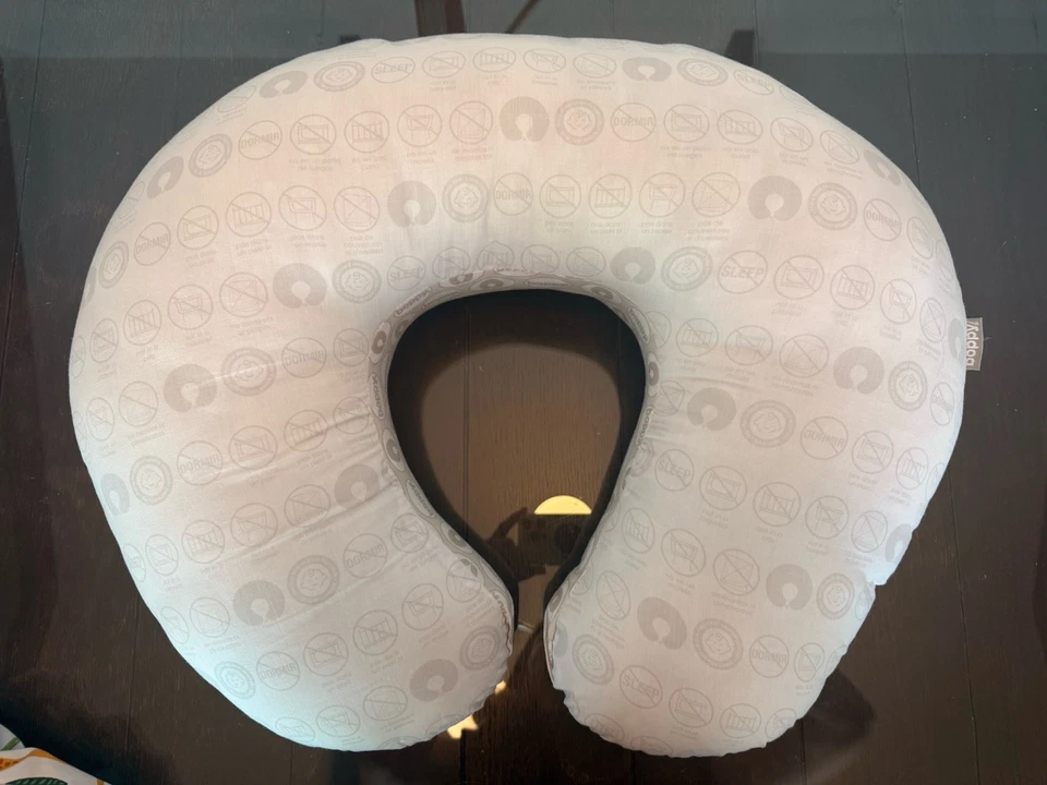 Boppy Nursing Pillow with Carrying Case and Boppy Jungle Safari Print Cover — 第 4/4 张图片