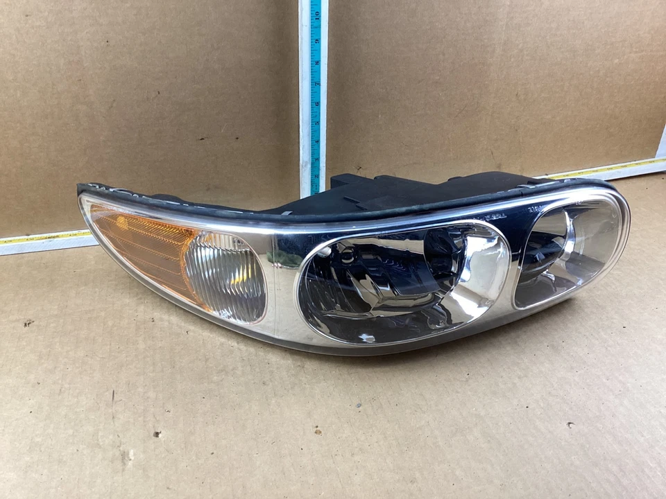 Conjunto de farol dianteiro esquerdo do lado do motorista Buick LeSabre 2000 - 2005 - Imagem 4 de 4