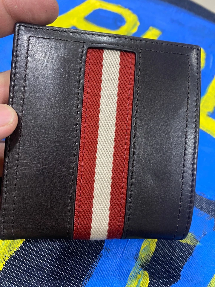 Cartera plegable a rayas de cuero Bally para hombre negra suiza roja tarjetera Foto 4 de 4
