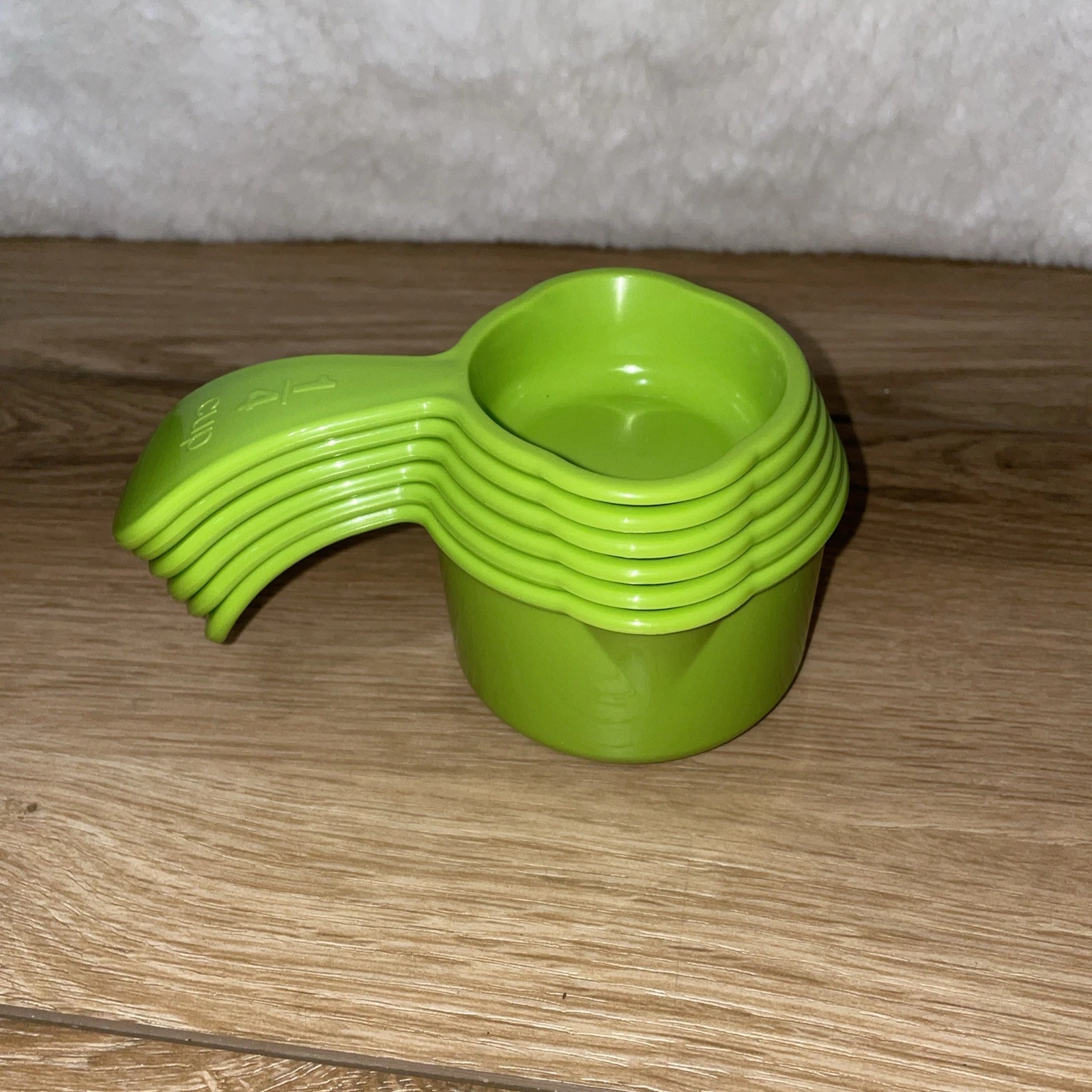 Tupperware Measuring Cups Set of 6 GREEN Curved Embossed Handle NEW Other
Opens in a new window or t