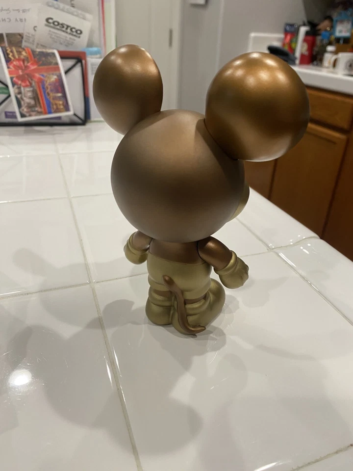 Boneco de vinil Disney 3Mix Kennyswork dourado Mickey Mouse edição limitada - Imagem 4 de 4