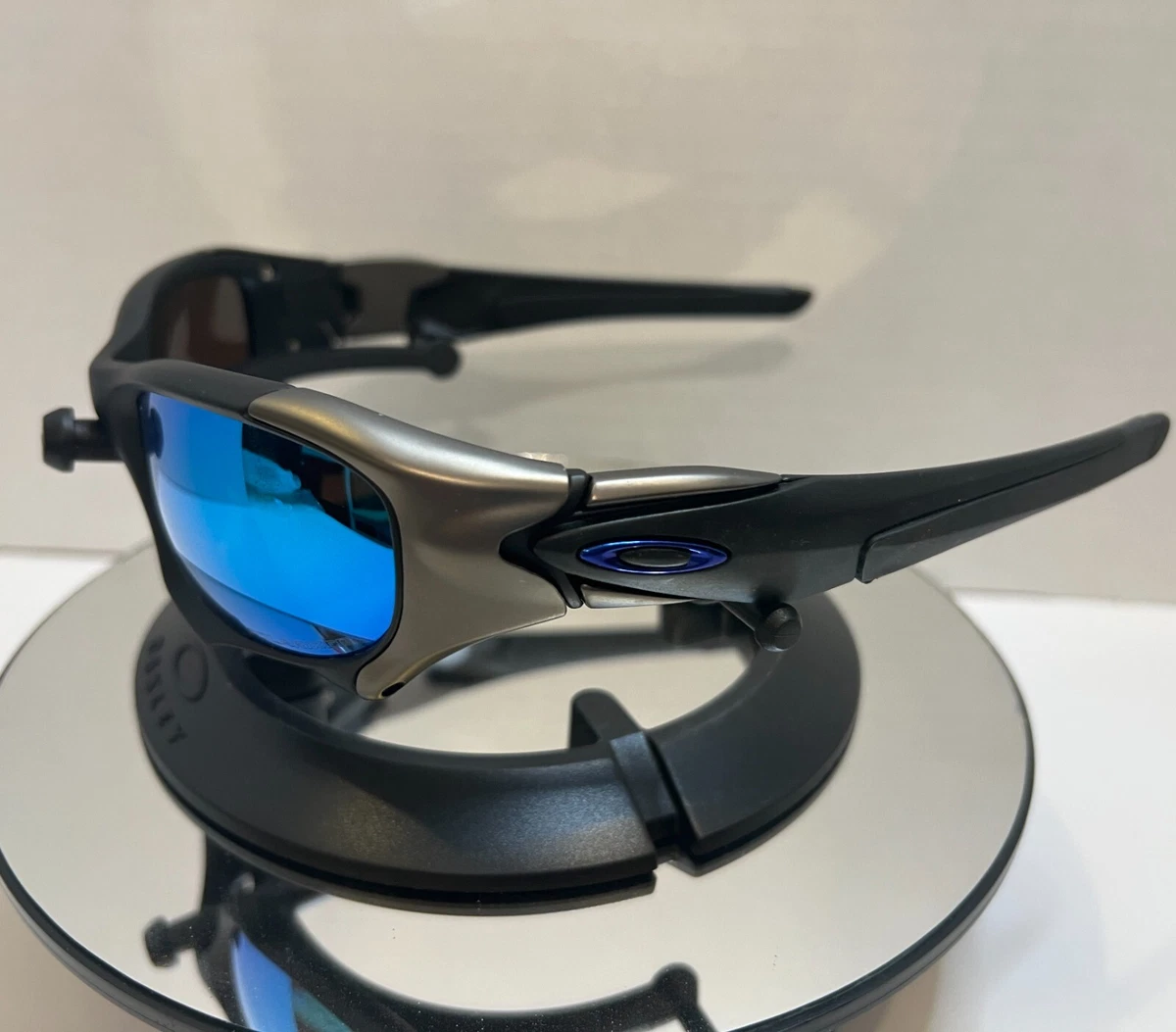 New in Box Oakley Pit Boss 2 Sunglasses Gorpcore OO9137-01