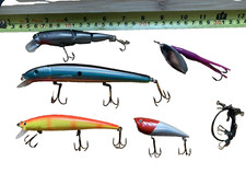 4 x pike bass plugs i x flying c 4 x wire leaders with swivel and quick release