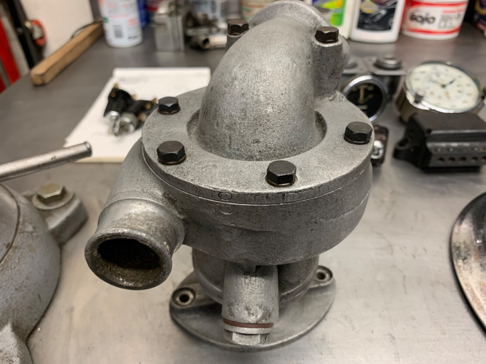 Maserati a6g water pump in very good condition, turns easily by hand.