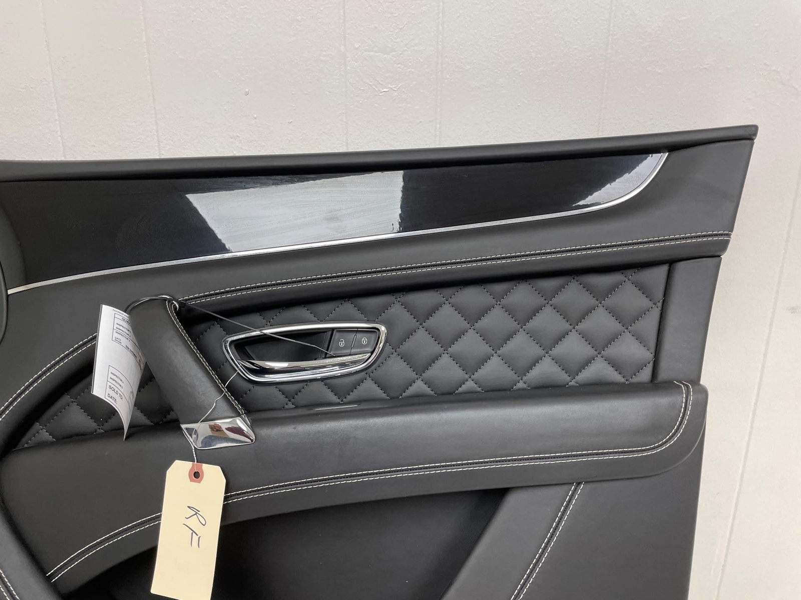 2016-2020 BENTLEY BENTAYGA RH DOOR INTERIOR TRIM PANEL COVER FRONT RIGHT PASS