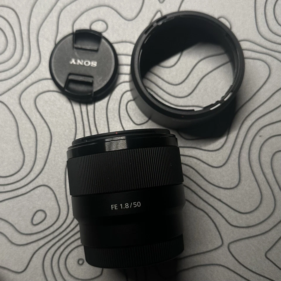 Lente Prime estándar Sony SEL 50 mm f/1,8 Foto 2 de 4