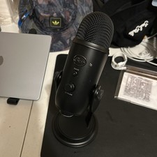 Blue Yeti Professional Multi-Pattern USB Condenser Microphone - Blackout IL/...