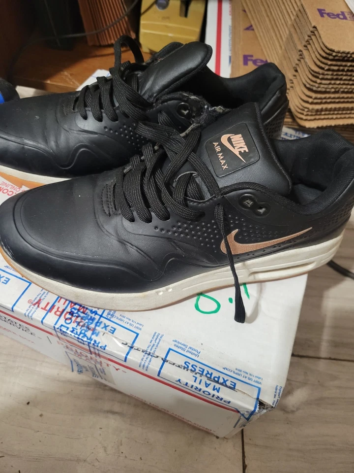 Tênis de golfe Nike feminino Air Max 1 G preto tamanho 9 usado - Imagem 2 de 4