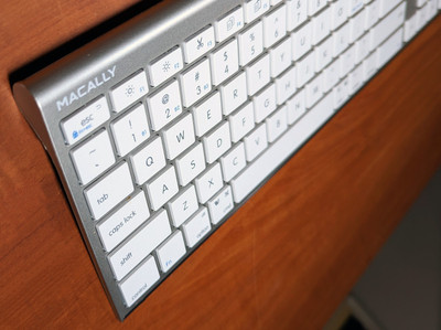 Macally Wireless Bluetooth Keyboard ~ Mac ~ Windows ~ Multi-Device ~ ACEBTKEYA