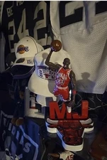 Micheal Jordan Statue