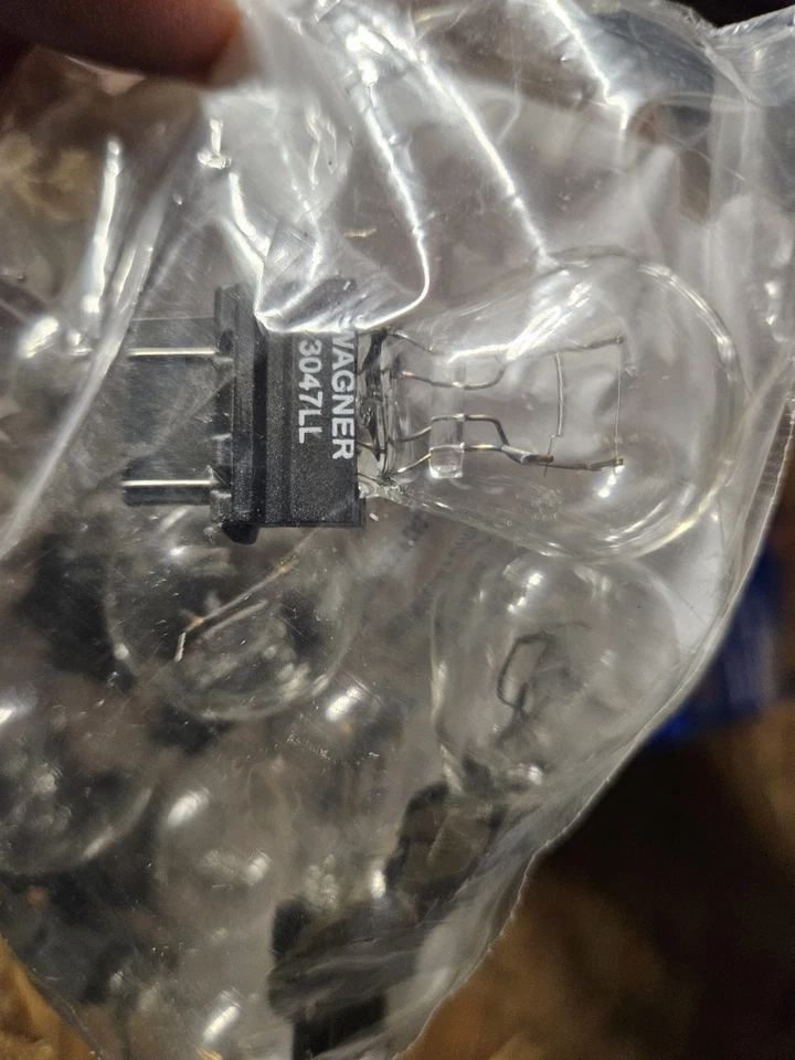 NEW Wagner 3047LL Tail Lights (10) - Image 4 of 4