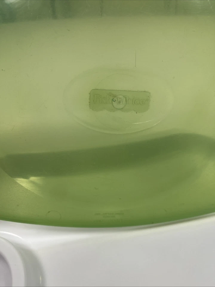 Bandeja de alimentação para bebês Fisher-Price com tampa de encaixe. Bandeja branca com tampa verde - Imagem 2 de 4