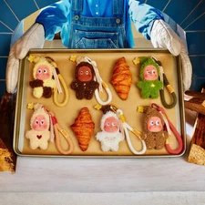 (US) TWINKLE TWINKLE Savor The Moment Fresh Baked Plush Pendant Auth. Pop Mart