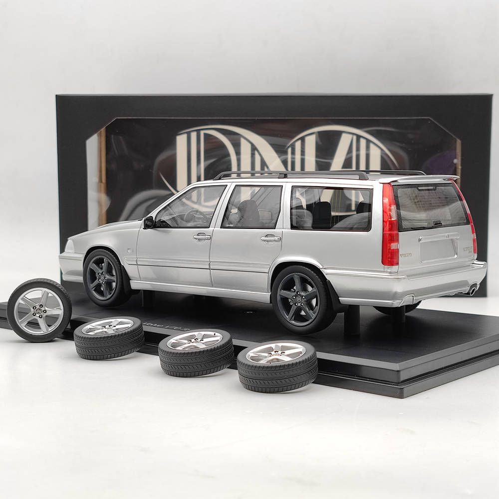 DNA Collectibles Volvo V70 R P80 1998 - 1/18 - Argenté - DNA000155