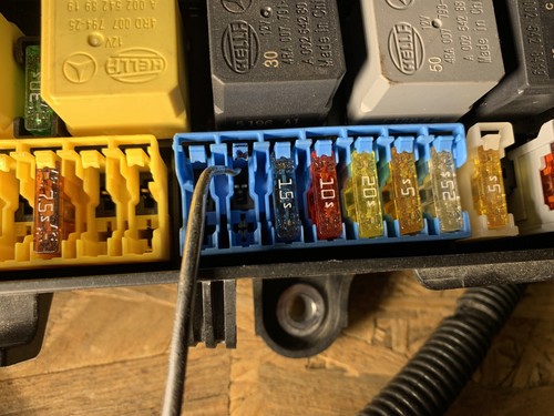 2014-2018 MERCEDES CLA45 SAM FUSE BOX ASSEMBLY OEM - Picture 6 of 9