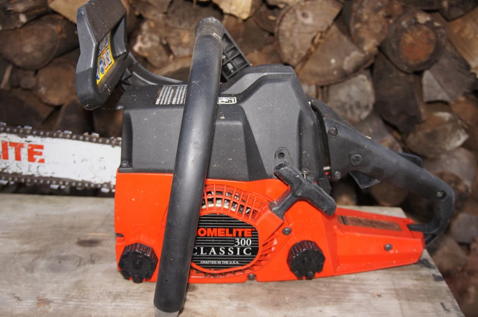 Homelite 300 Classic, very nice shape, runs on prime, clean, fast shipping - Image 2 of 4