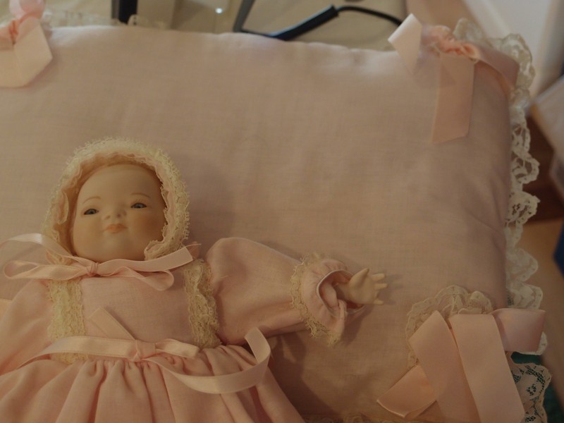 Sweet baby doll, clothes & pillow. Vintage 1 finger missing. German. 1985 Putnam