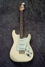 Fender Vintera II 60s Stratocaster E-Gitarre 3 Single Coils weiß