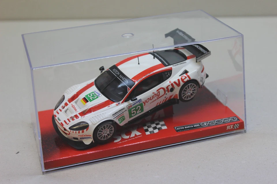 SCX Aston Martin DBR9 für Carrera Digital 132 mit Org. Decoder - Bild 4 von 4