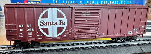 Coche de carga ATSF51263 Athearn RTR 7056 Santa Fe Bx-220 50’.  Logo grande | Condition: Used