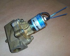 Skinner / Honeywell Solenoid Valve L2LB515    24vdc