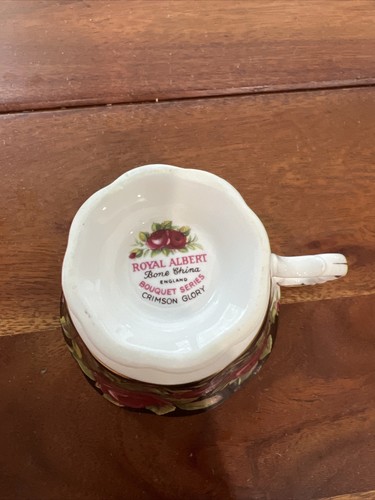 Vintage Royal Albert Teacup Bouquet Series Crimson Glory - Picture 4 of 4