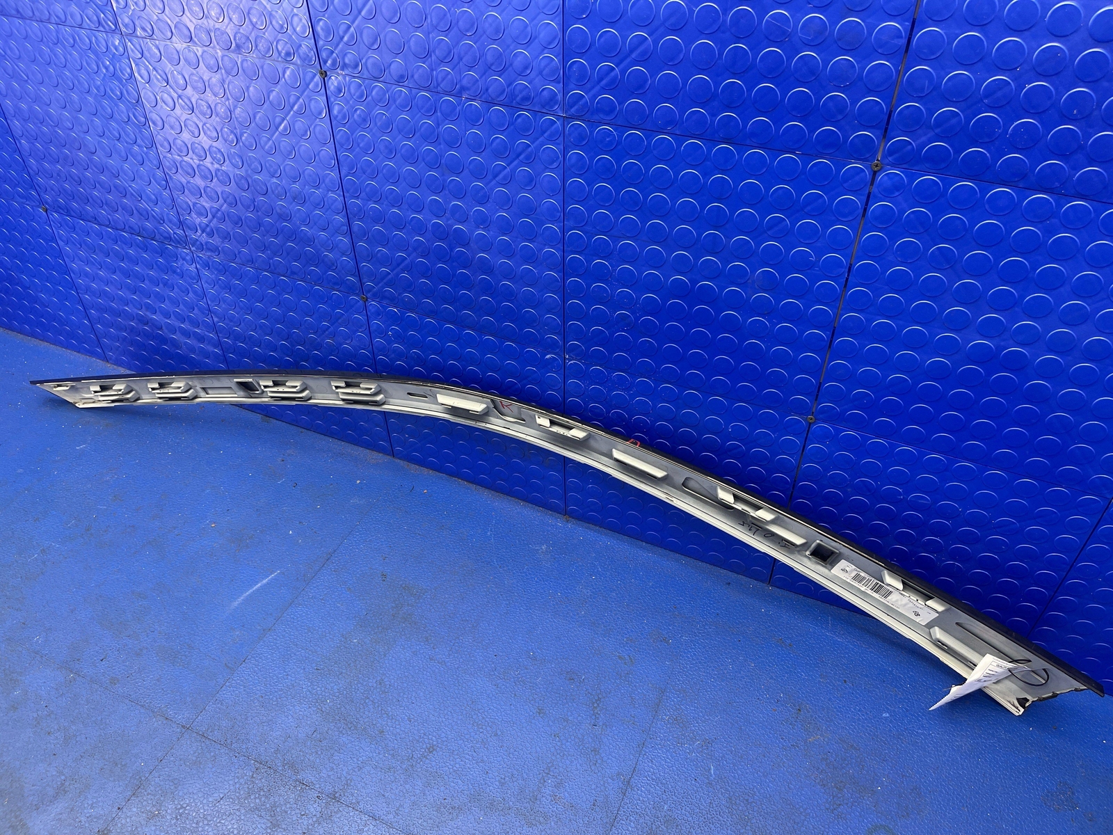 2014-2020 BMW I8 RIGHT SIDE ROOF MOULDING TRIM (B96) *SANDED* 51447336424
