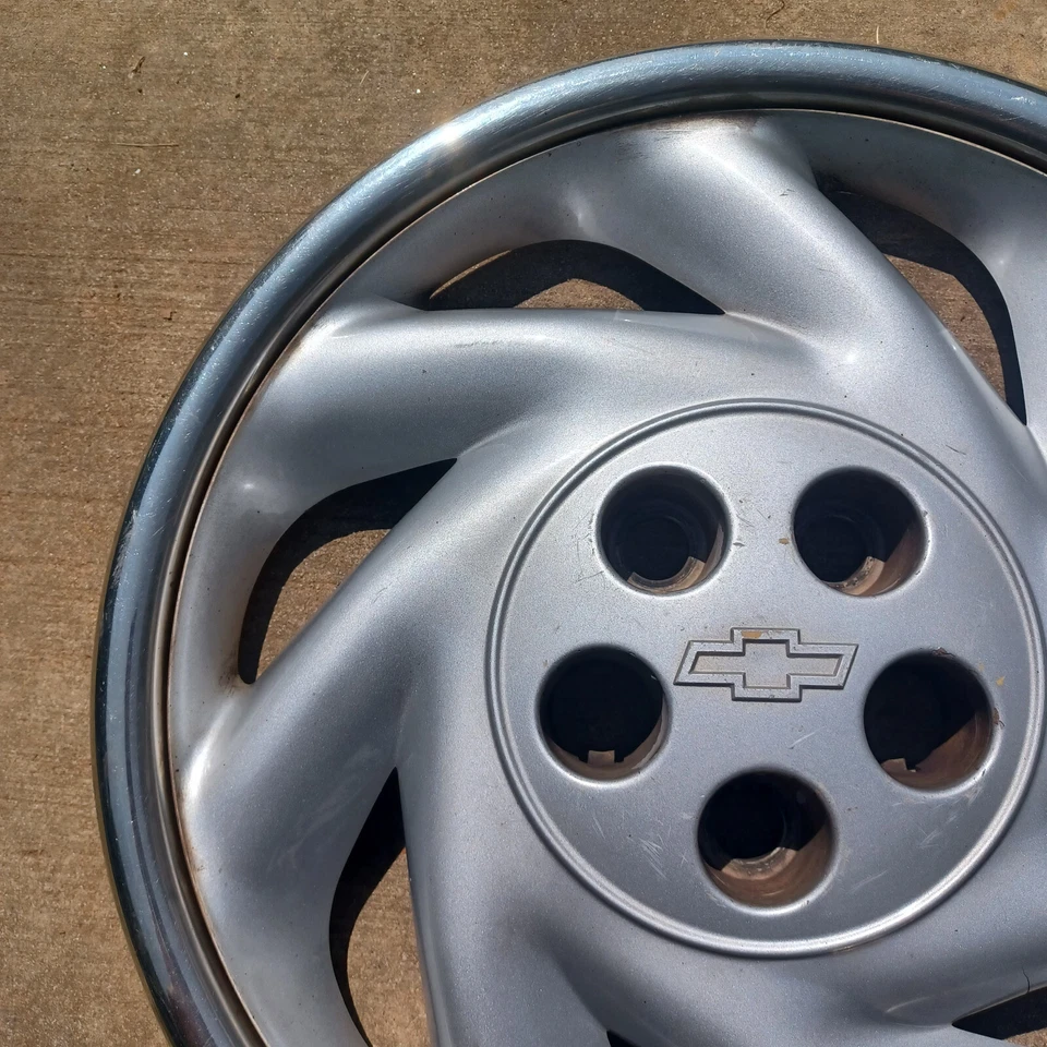 Tapacubos Chevrolet Beretta Cavalier 1994 1999, se adapta a rueda de 15", 9592866, 3220 01 Foto 2 de 4