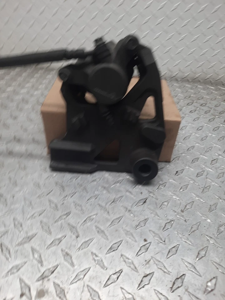 2015 YAMAHA BOLT XVS950 C SPEC REAR BRAKE CALIPER 1TP-2580W-00-00 - Image 2 of 4