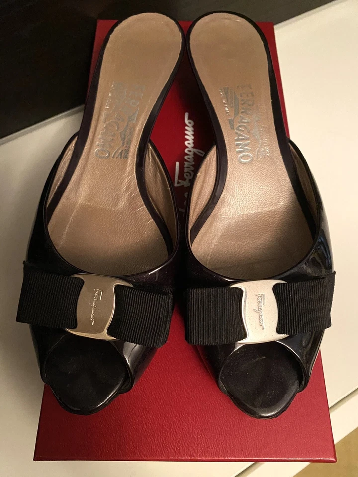 Salvatore Ferragamo Negro Charol Cuero de becerro Clásico Zapatos Deslizables Sandalia 8.5 3cm Foto 3 de 4