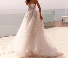 Luxury Wedding Dresses Applique Illusion Bridal Gowns Sleeveless Sweetheart Lace